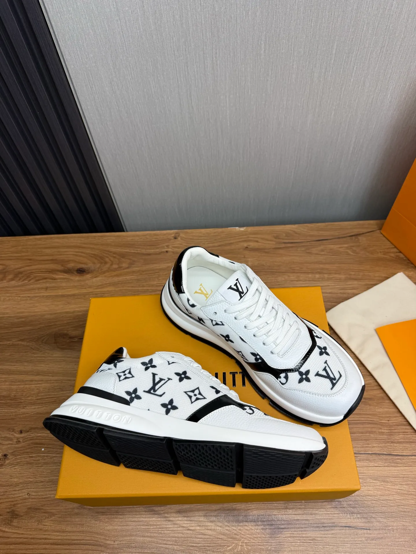 Men's shoes 💰800💰 LOUIS VUITTON [Luden Yiwei] Brand new trendy Lv is on the market 🎁, casual and fashionable men's shoes 👟Original 1:1 shipment✅ The upper is made of imported brand leather + cowhide lining, the original wear-resistant rubber outsole, the version is simple and elegant, exclusive for trendy men. 38-44 (customized at 38.45)